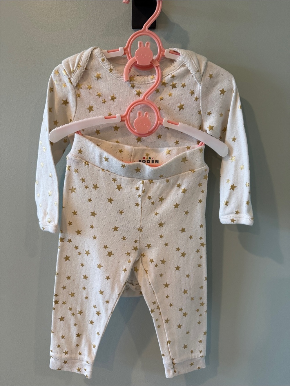 Baby Boden 18-24 mo White pointelle Two-Piece Set with Gold Stars